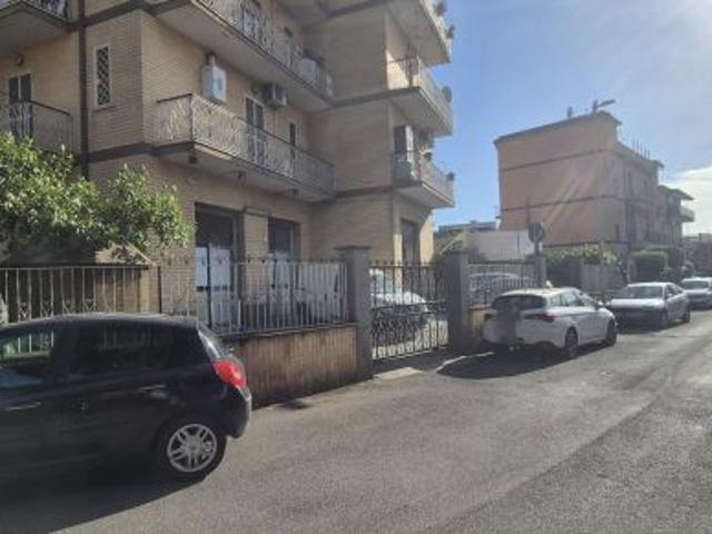 Locale Commerciale in affitto a Torrenova, Roma Capitale