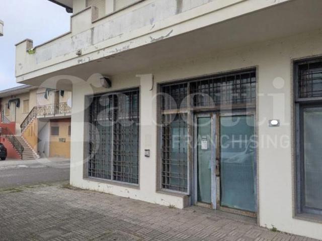 Locale Commerciale in vendita a Cavarzere, Veneto