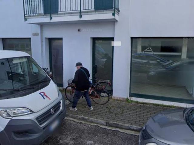 Locale Commerciale in vendita a Cavarzere, Veneto
