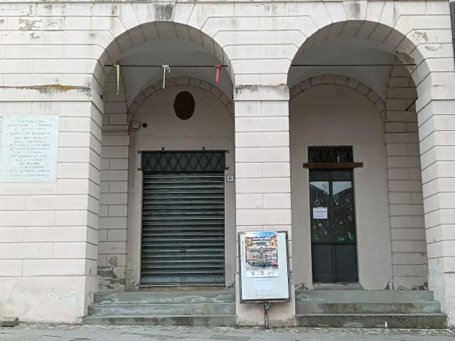 Locale Commerciale in affitto a Unione della Romagna Faentina, Brisighella