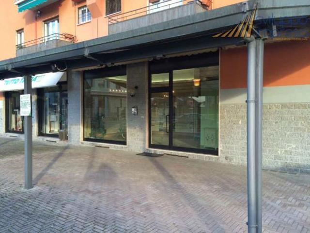 Locale Commerciale in vendita a Caponago, Lombardia