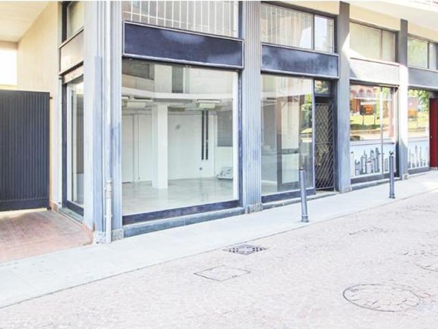 Locale Commerciale in vendita a Tradate, Lombardia