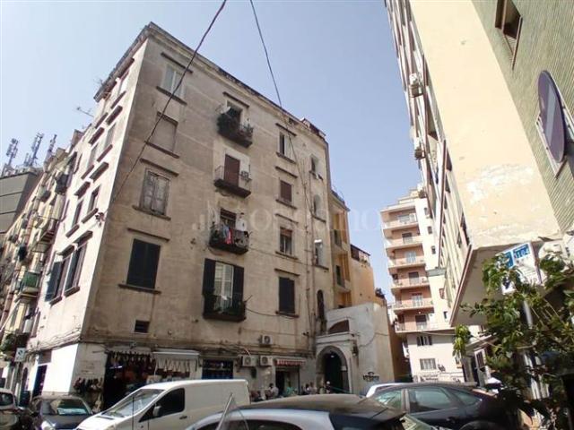 Locale Commerciale in vendita a Municipalità 2, Campania