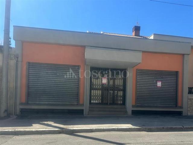 Locale Commerciale in affitto a Avezzano, Abruzzo