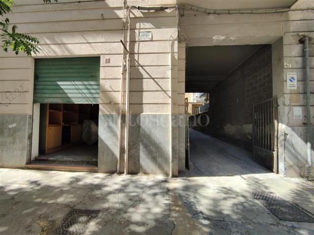 Locale Commerciale in vendita a VIII Circoscrizione, Palermo