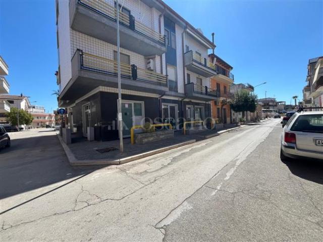 Locale Commerciale in vendita a Puglia, Foggia