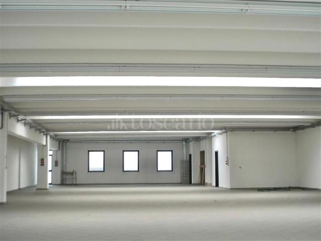 Locale Commerciale in affitto a Avellino, Campania
