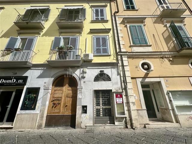 Locale Commerciale in vendita a Centro Storico, Caserta