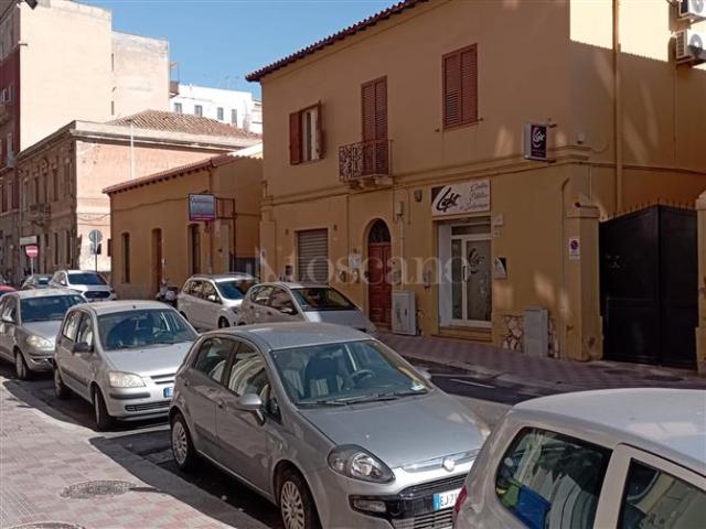 Locale Commerciale in vendita a Bonaria, Cagliari