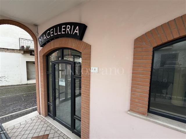 Locale Commerciale in vendita a Unione dei Comuni della Val Vibrata, Nereto