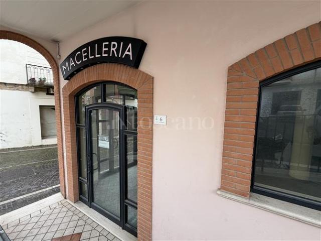 Locale Commerciale in vendita a Unione dei Comuni della Val Vibrata, Nereto
