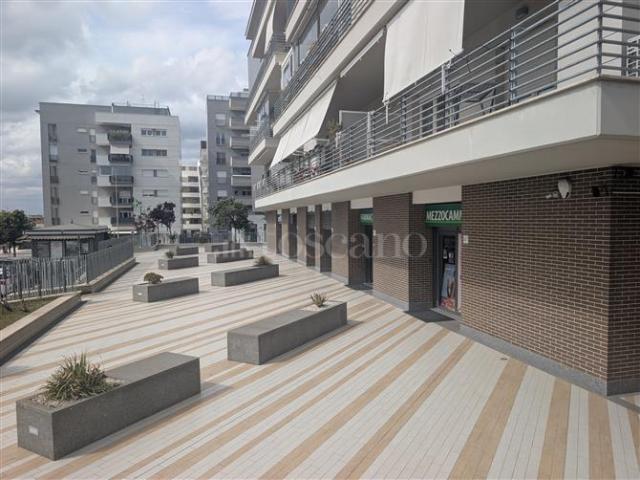 Locale Commerciale in vendita a Mostacciano, Roma Capitale