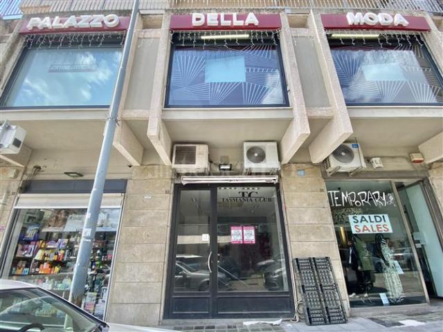 Locale Commerciale in affitto a IV Circoscrizione, Messina
