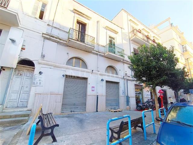 Locale Commerciale in vendita a Cappuccini, Puglia