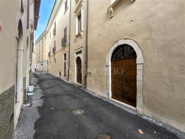 Locale Commerciale in vendita a Torretta, Tornimparte