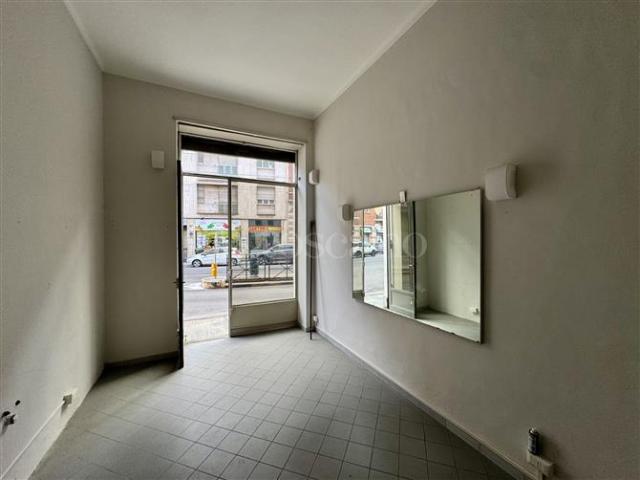 Locale Commerciale in vendita a Circoscrizione 8, Piemonte