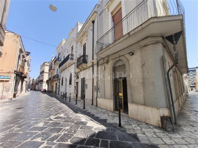 Locale Commerciale in vendita a Centro, Puglia