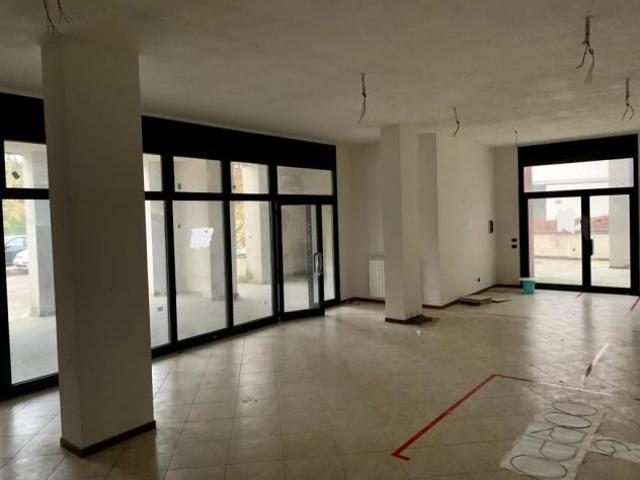 Locale Commerciale in vendita a Signa, Toscana