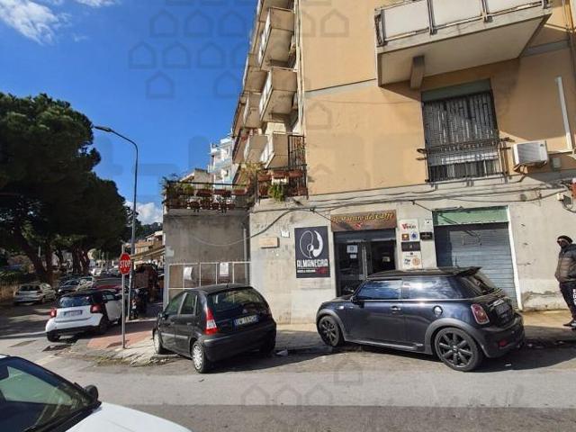 Locale Commerciale in affitto a V Circoscrizione, Messina