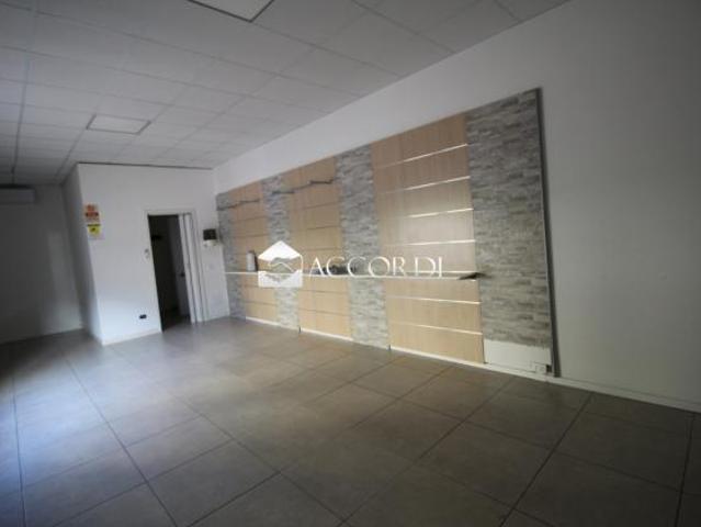 Locale Commerciale in vendita a Miane, Veneto