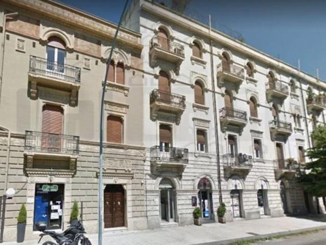 Locale Commerciale in affitto a Messina, Sicilia