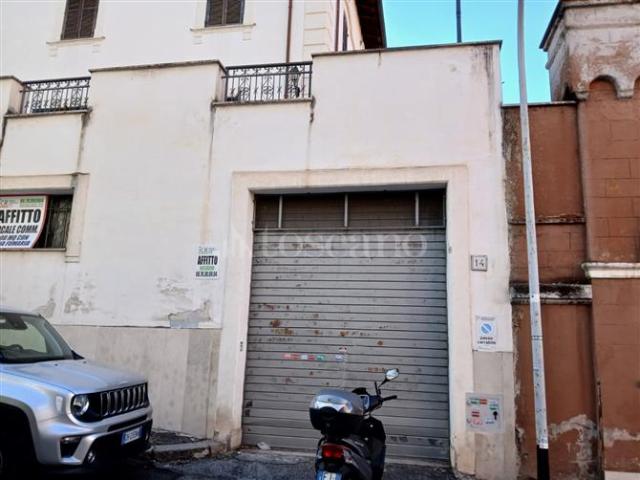 Locale Commerciale in affitto a Municipio Roma VII, Roma Capitale