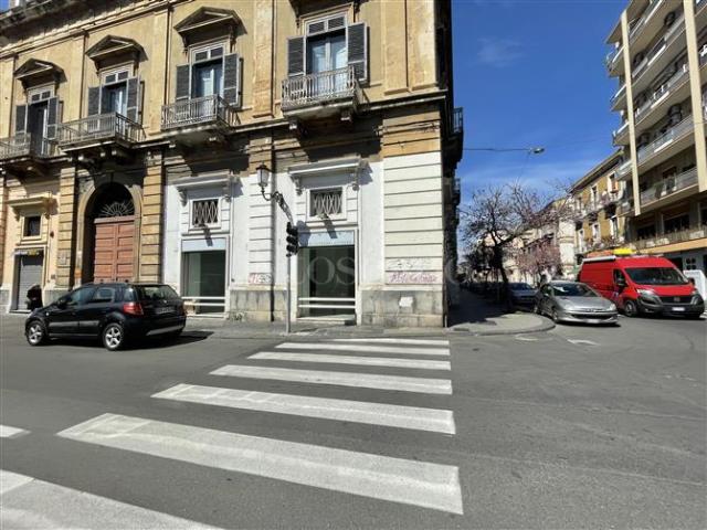 Locale Commerciale in affitto a Picanello-Ognina-Barriera-Canalicchio, Catania