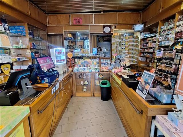 Locale Commerciale in vendita a Municipio Roma VIII, Roma Capitale