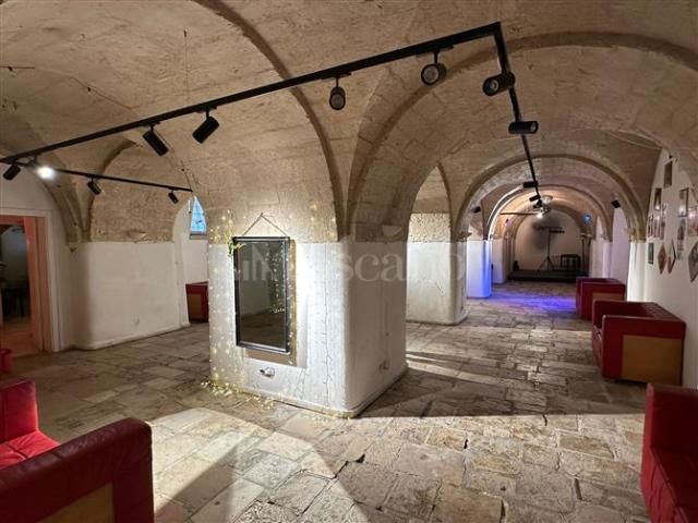 Locale Commerciale in vendita a San Nicola, Bari