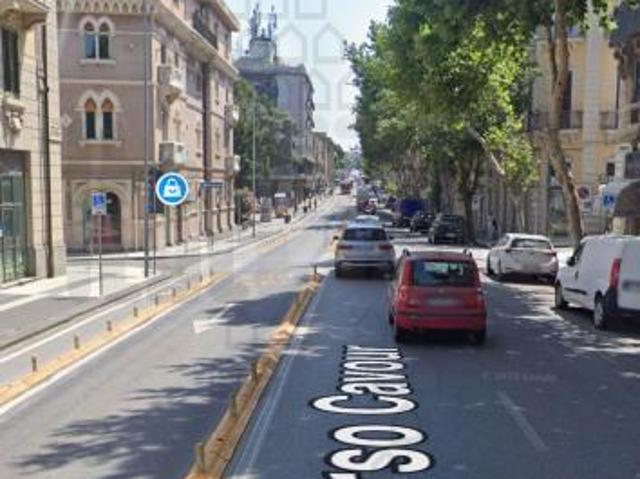 Locale Commerciale in affitto a Messina, Sicilia