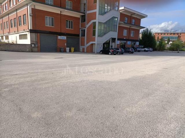 Locale Commerciale in affitto a Avezzano, Abruzzo