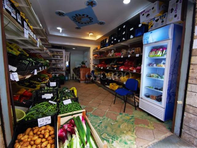 Locale Commerciale in vendita a Municipio 2, Puglia