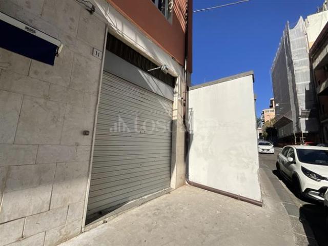 Locale Commerciale in vendita a Borgo-Sanzio, Catania