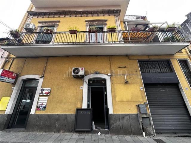 Locale Commerciale in affitto a Gravina Di Catania, Sicilia