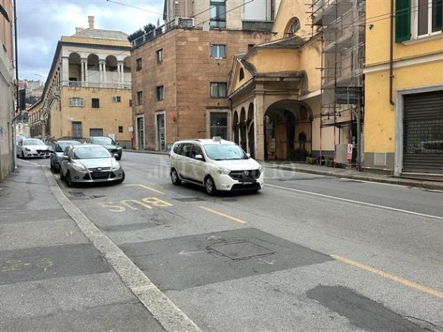 Locale Commerciale in vendita a Centro Ovest, Serra Riccò