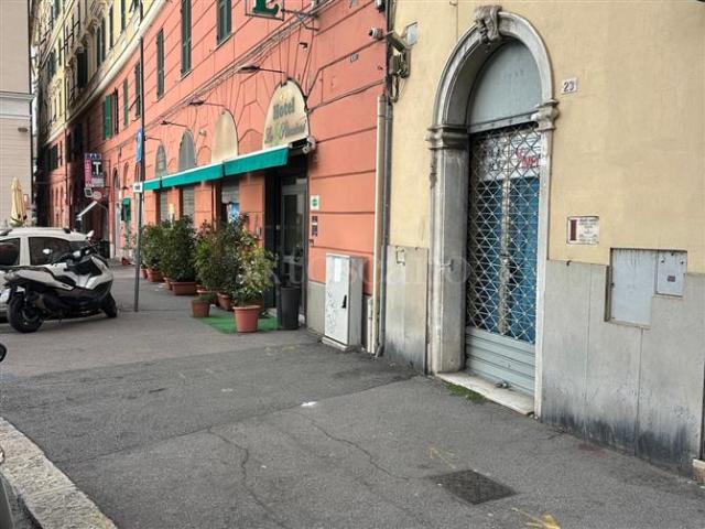 Locale Commerciale in vendita a Centro Ovest, Serra Riccò