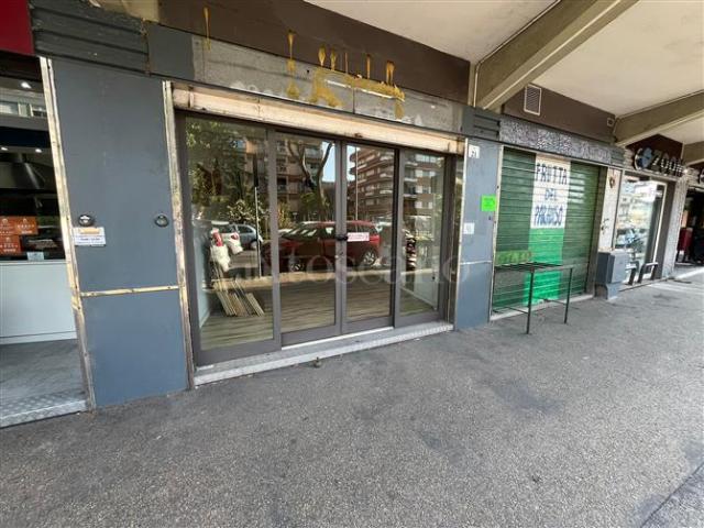 Locale Commerciale in affitto a Lido di Ostia, Roma Capitale