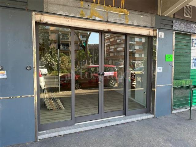 Locale Commerciale in affitto a Lido di Ostia, Roma Capitale