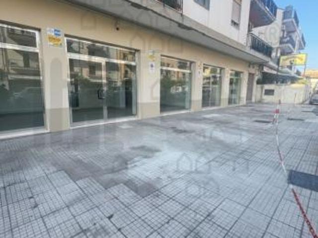 Locale Commerciale in affitto a Messina, Sicilia