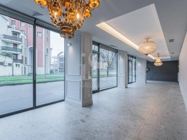 Locale Commerciale in affitto a Concorezzo, Lombardia
