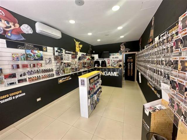 Locale Commerciale in vendita a Centro Storico, Caserta