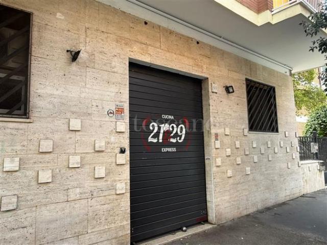 Locale Commerciale in affitto a Lido di Ostia, Roma Capitale