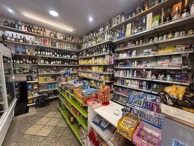 Locale Commerciale in vendita a Lido di Ostia, Roma Capitale