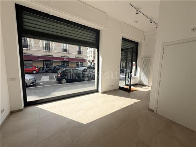 Locale Commerciale in affitto a XXII Marzo, Milano