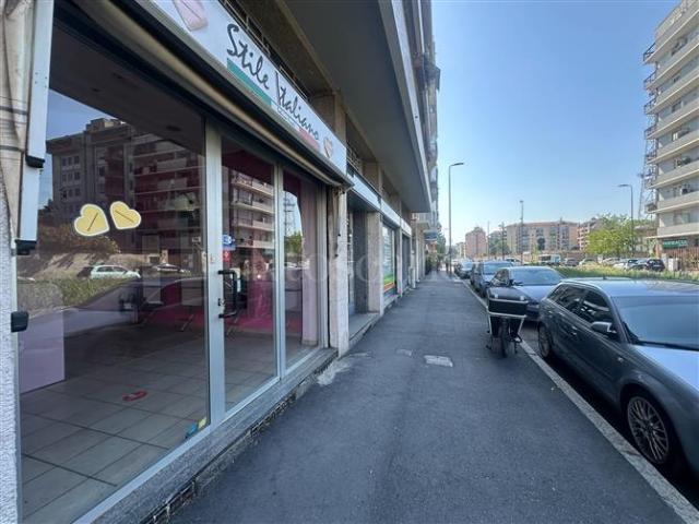 Locale Commerciale in vendita a Municipio 7, Milano