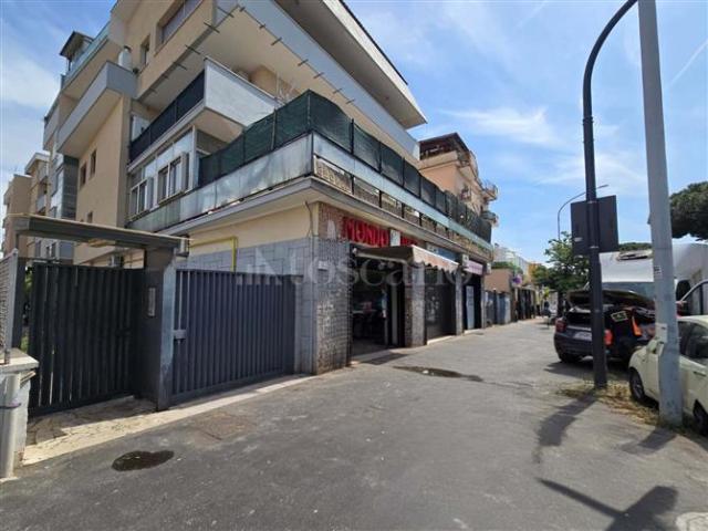 Locale Commerciale in vendita a Municipio Roma VII, Roma Capitale