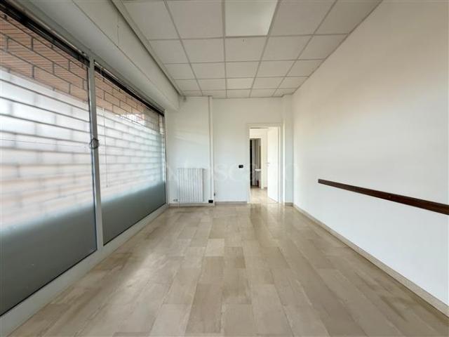 Locale Commerciale in affitto a Municipio 5, Milano