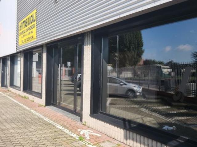 Locale Commerciale in affitto a Quartiere Giorgella, Corsico