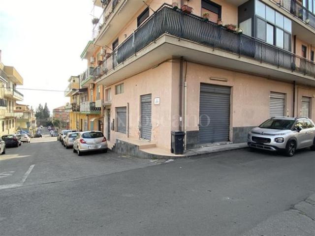 Locale Commerciale in vendita a San Paolo, Gravina Di Catania