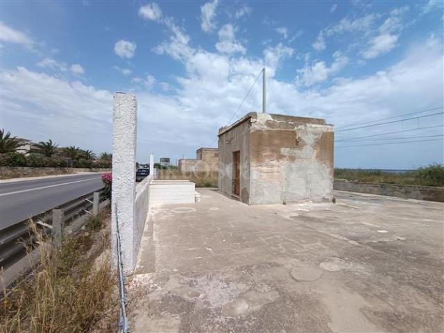 Locale Commerciale in vendita a Melilli, Sicilia